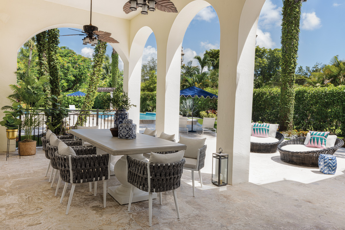 Multiple seating options abound in the backyard, with sun coverage or not. “The blue on the umbrellas is so refreshing,” says Alonso. “It’s a nod to the Mediterranean.”