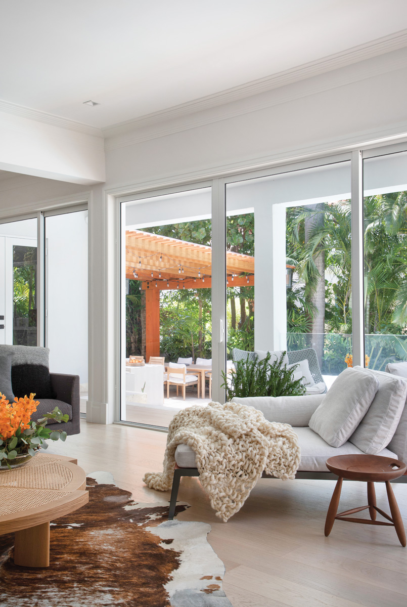 A nook in the living room overlooks the home’s glassed-in patio and pool deck.